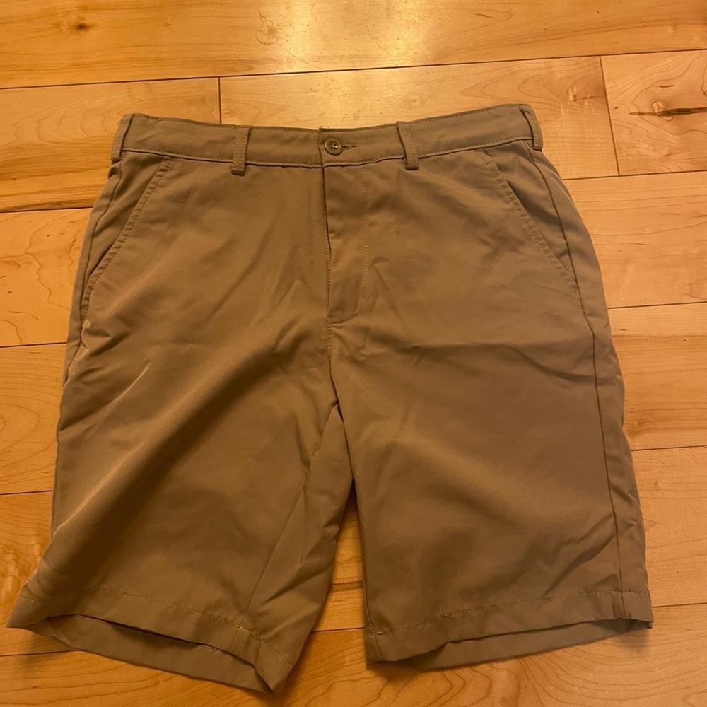 Men’s khaki shorts size – 29